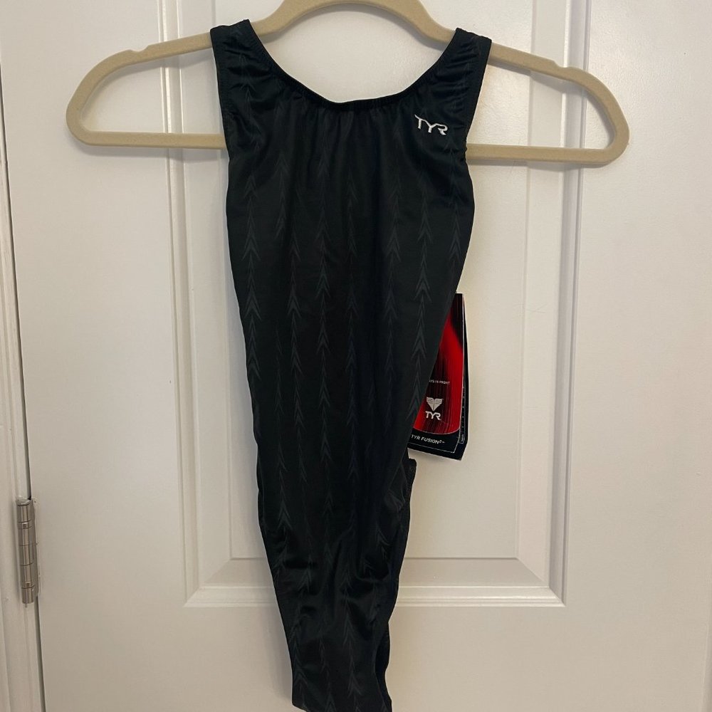 TYR fusion training suit sz 32